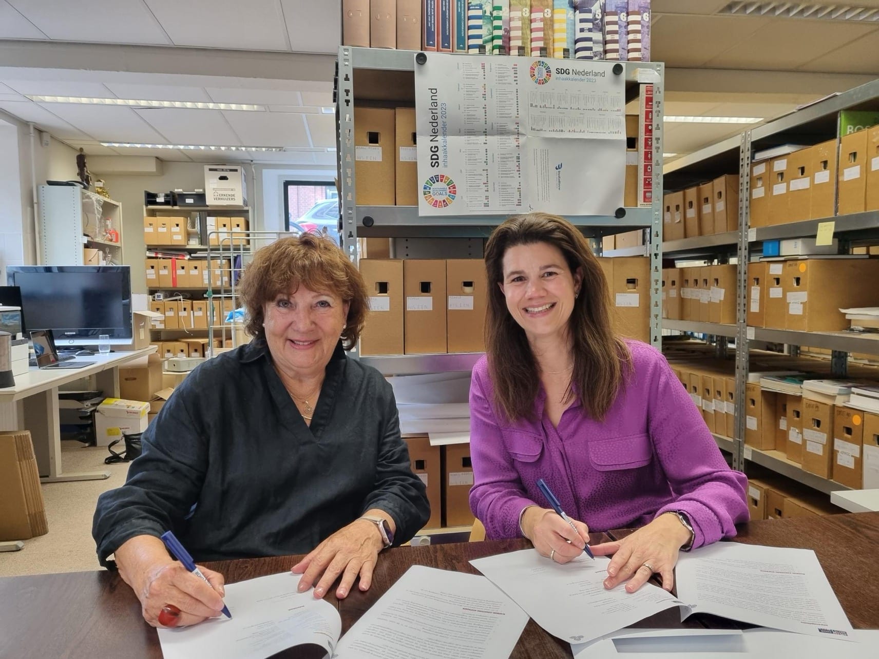 Contract wordt ondertekend