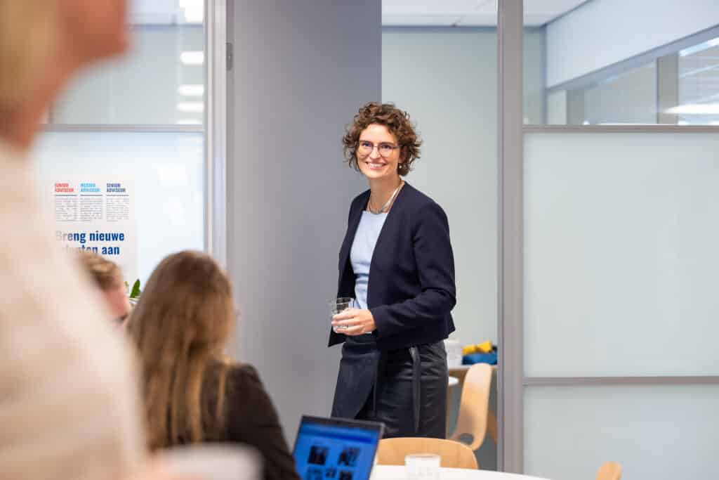 Collega lacht