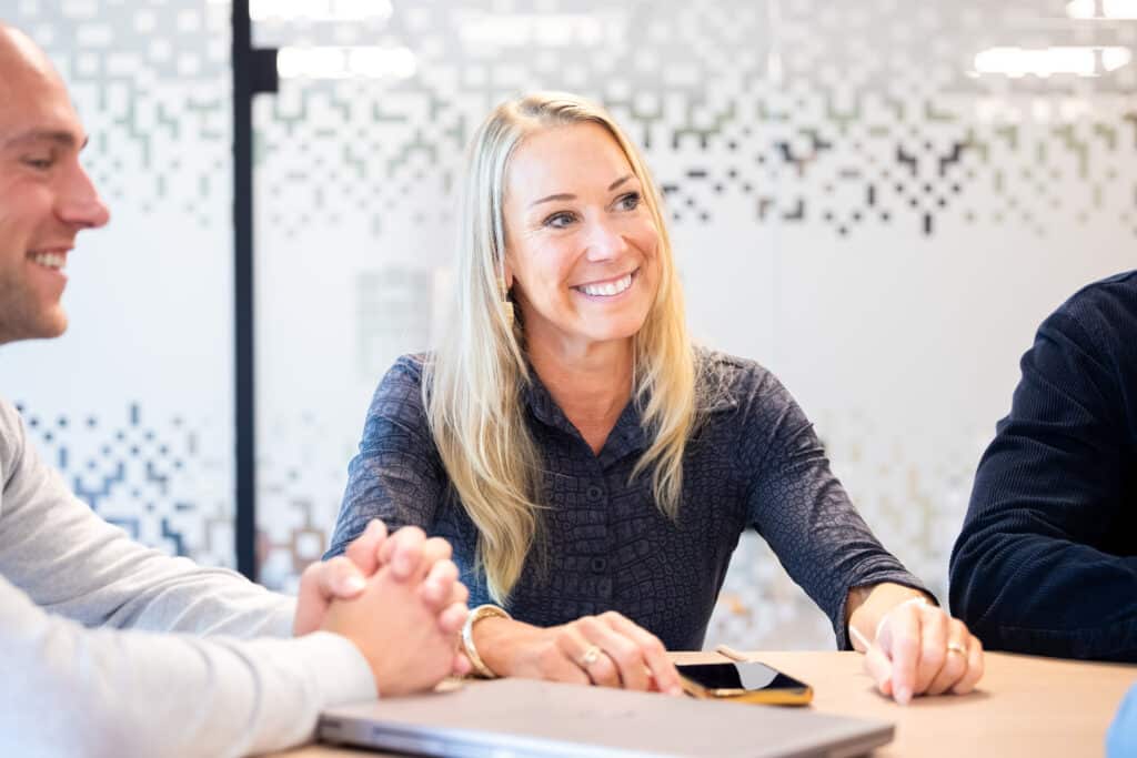 Collega lacht