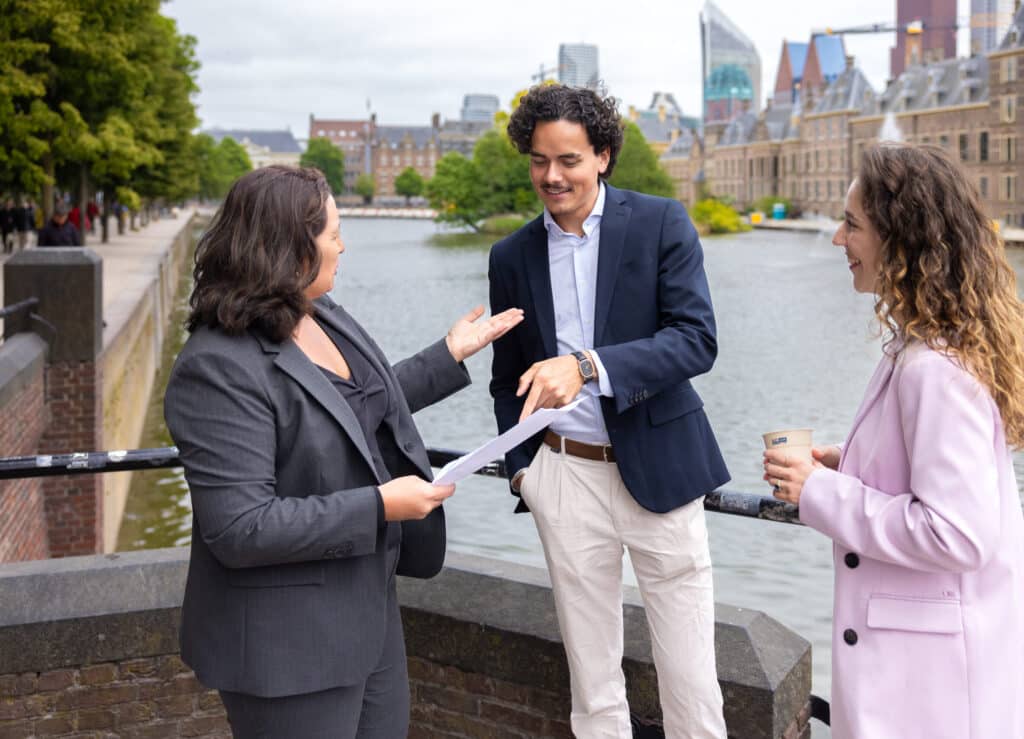 Collega geeft uitleg
