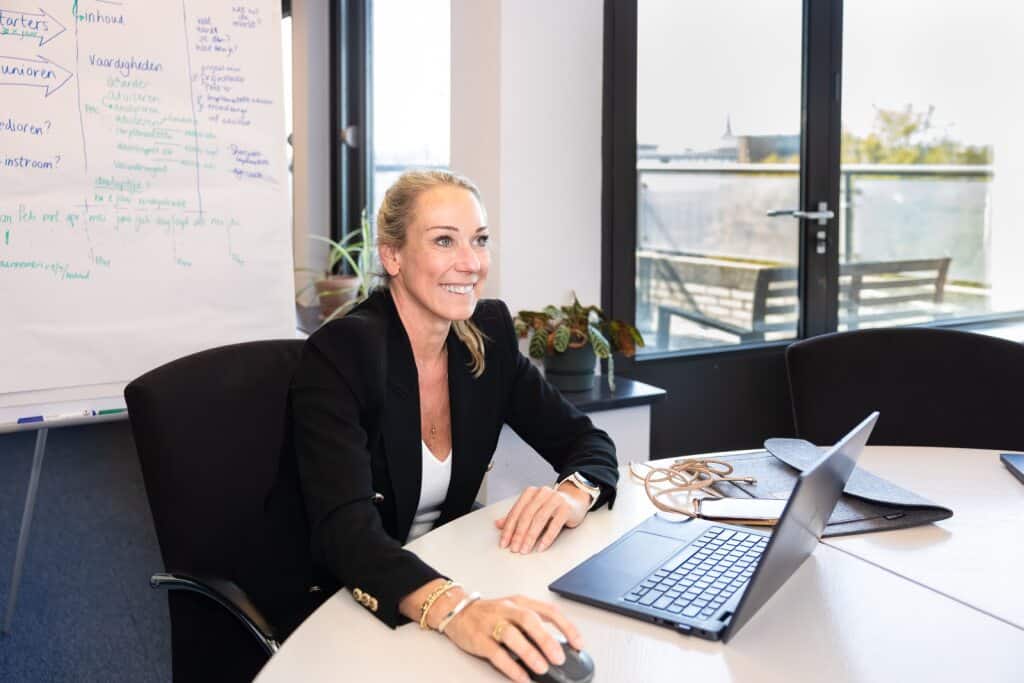 Collega op kantoor