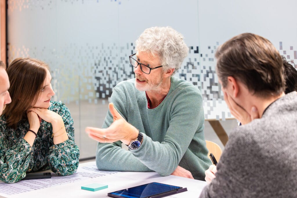 Collega geeft uitleg