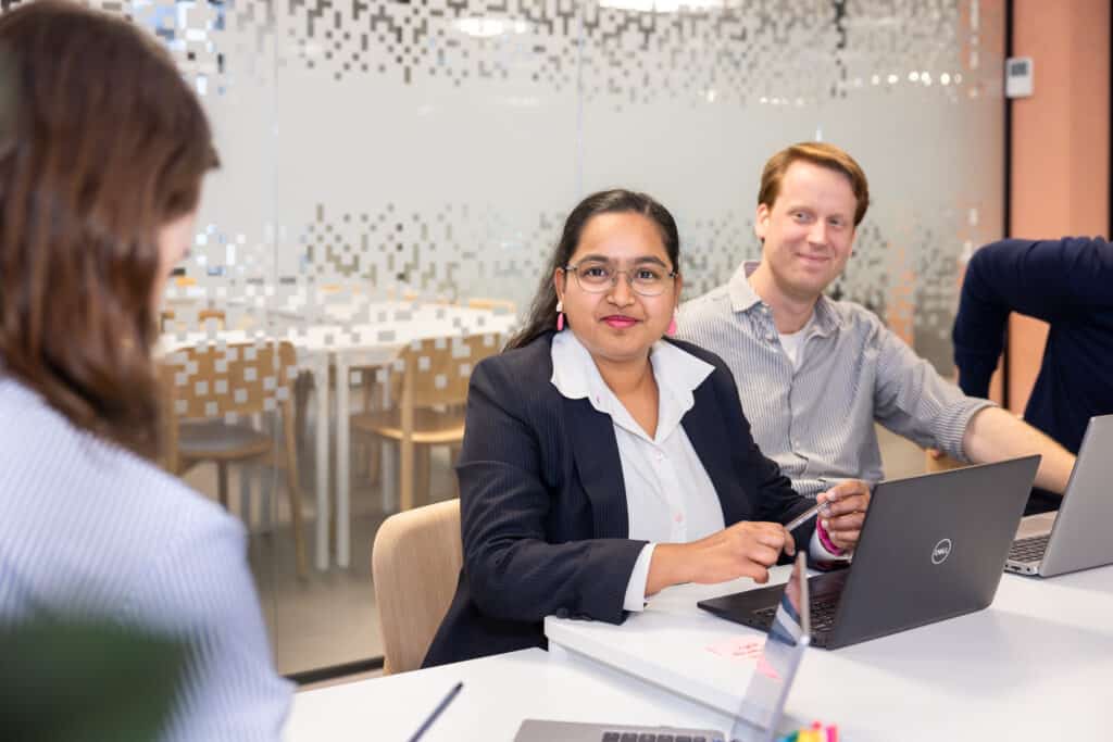 Collega lacht