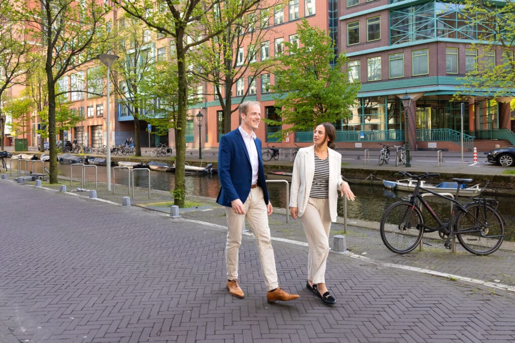 Medewerkers in gesprek